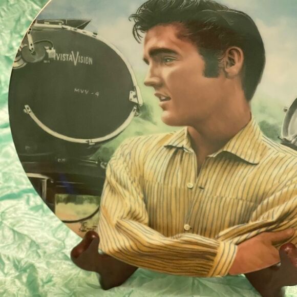 Elvis Presley Collectible Plate - Picture 5 of 5